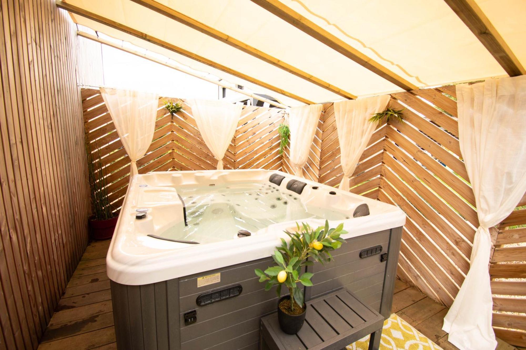 Studio Les 2 Fees - Jacuzzi - Deco Feerique Montfort-sur-Meu ภายนอก รูปภาพ