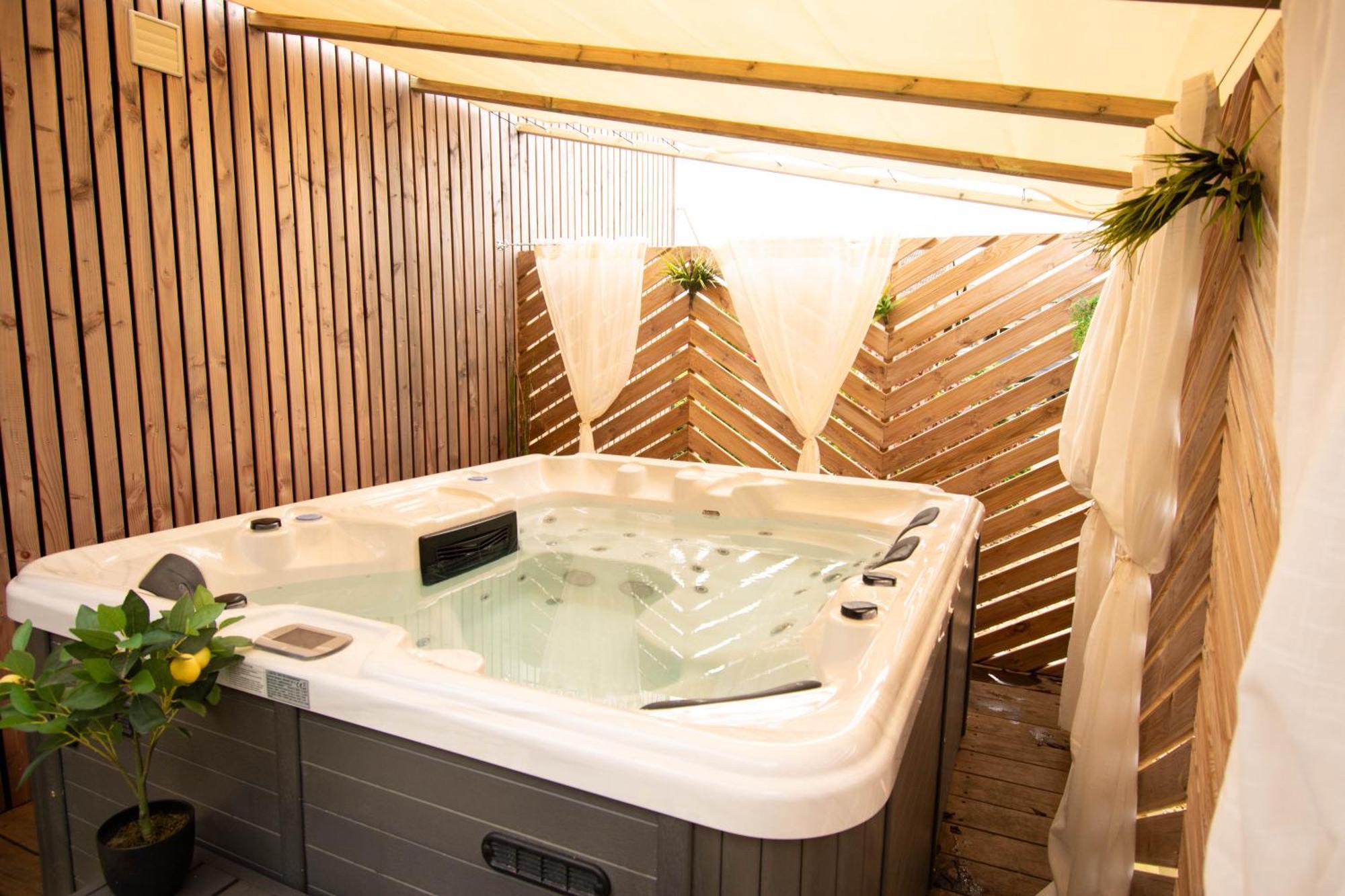 Studio Les 2 Fees - Jacuzzi - Deco Feerique Montfort-sur-Meu ภายนอก รูปภาพ